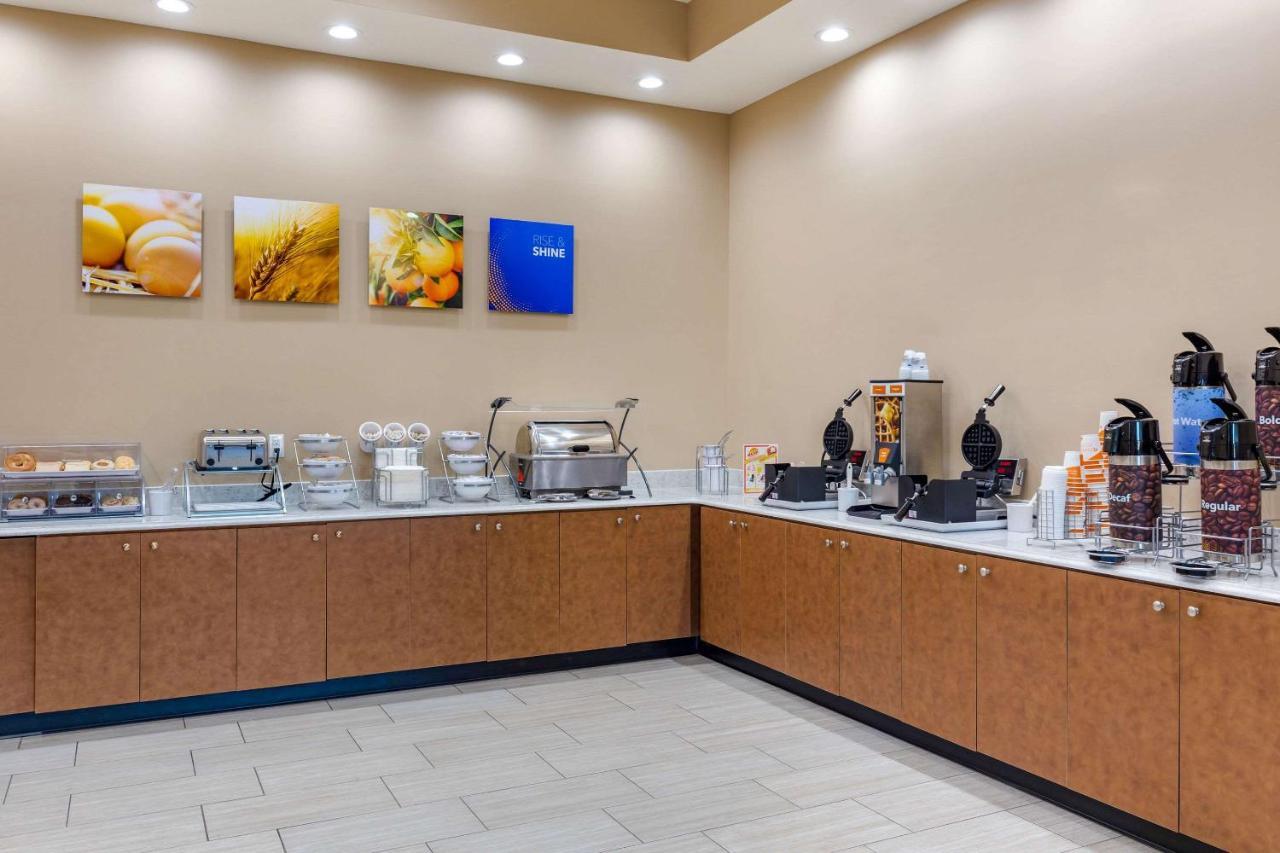 Comfort Suites Greensboro-High Point Екстер'єр фото