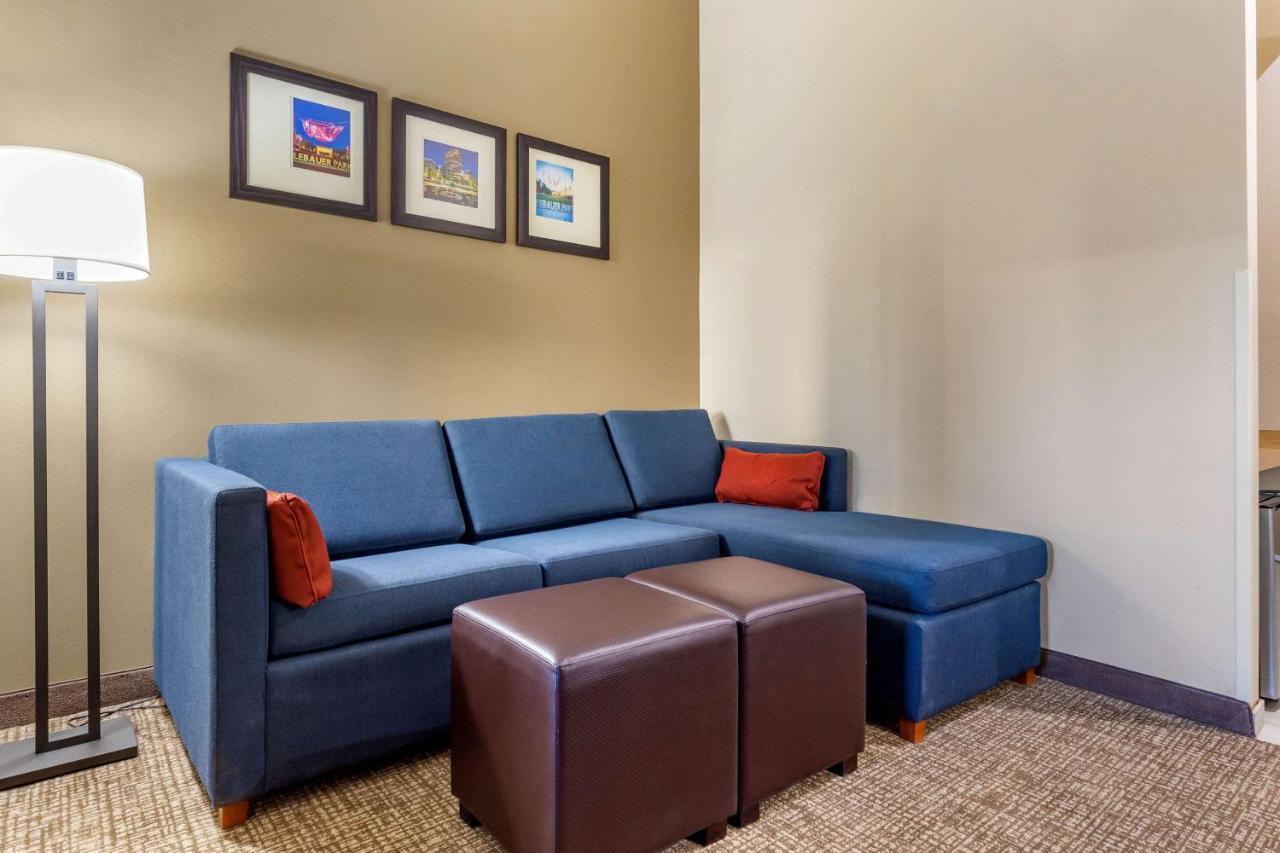 Comfort Suites Greensboro-High Point Екстер'єр фото